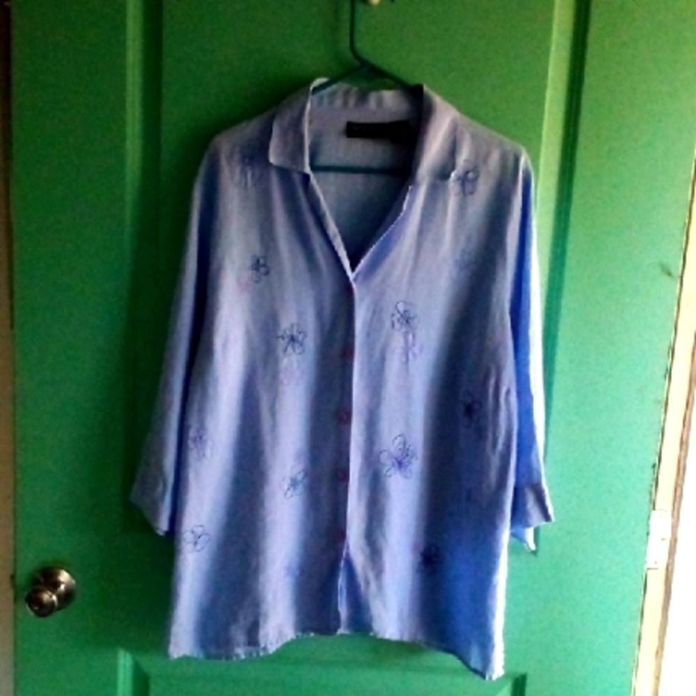 Light Blue Casual Shirt with Relaxed Fit and Three Quarter Sleeves 100% linen